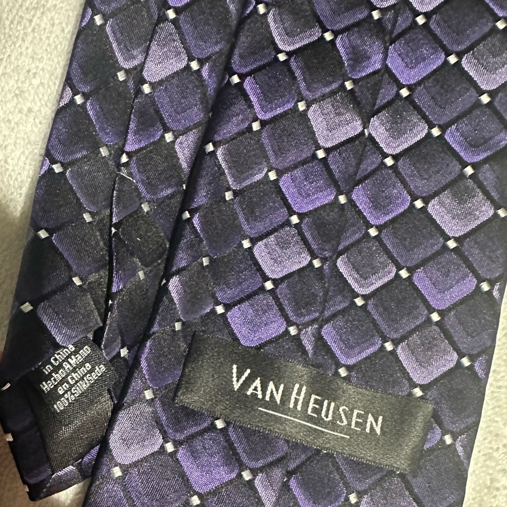 Van Heusen Tie Men purple Diamond 100% Silk Classy Abstract Geometrical
